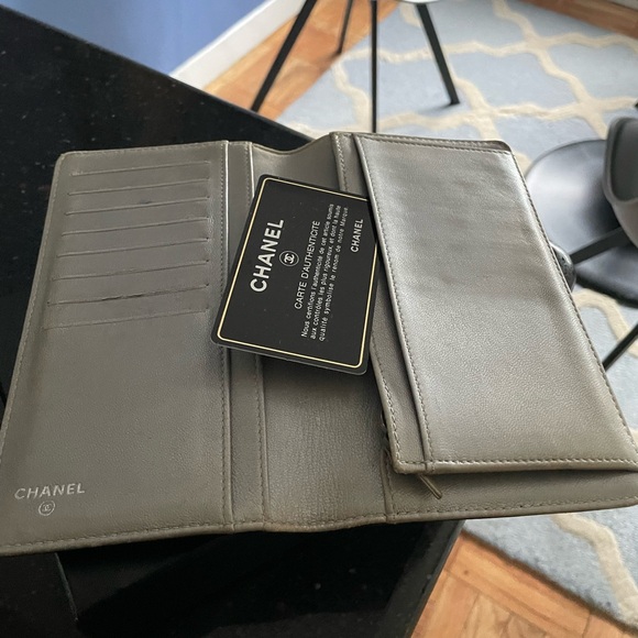 CHANEL Black Floral Embossed Wallet silver inside no Coin residue - Picture 6 of 11